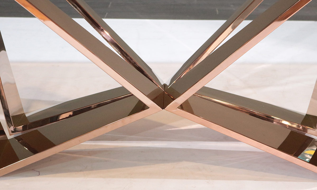 DT208 with Lucy Chairs